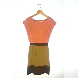 Casual, confortable, professionnel and cute looking.  In perfect condition